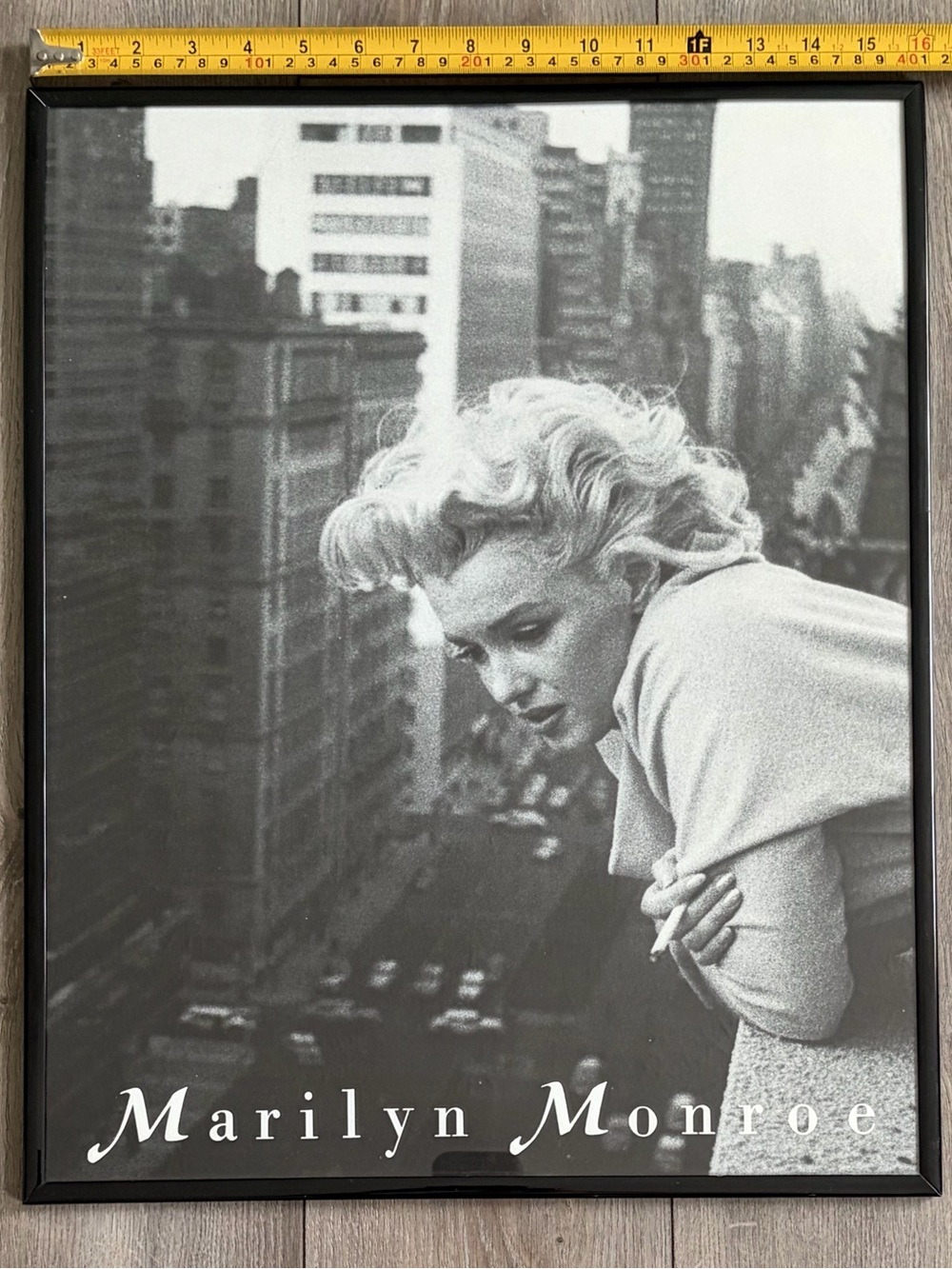 Vintage 90s Marilyn Monroe NYC Balcony 16x20 Framed Poster Print - Picture 3 of 3